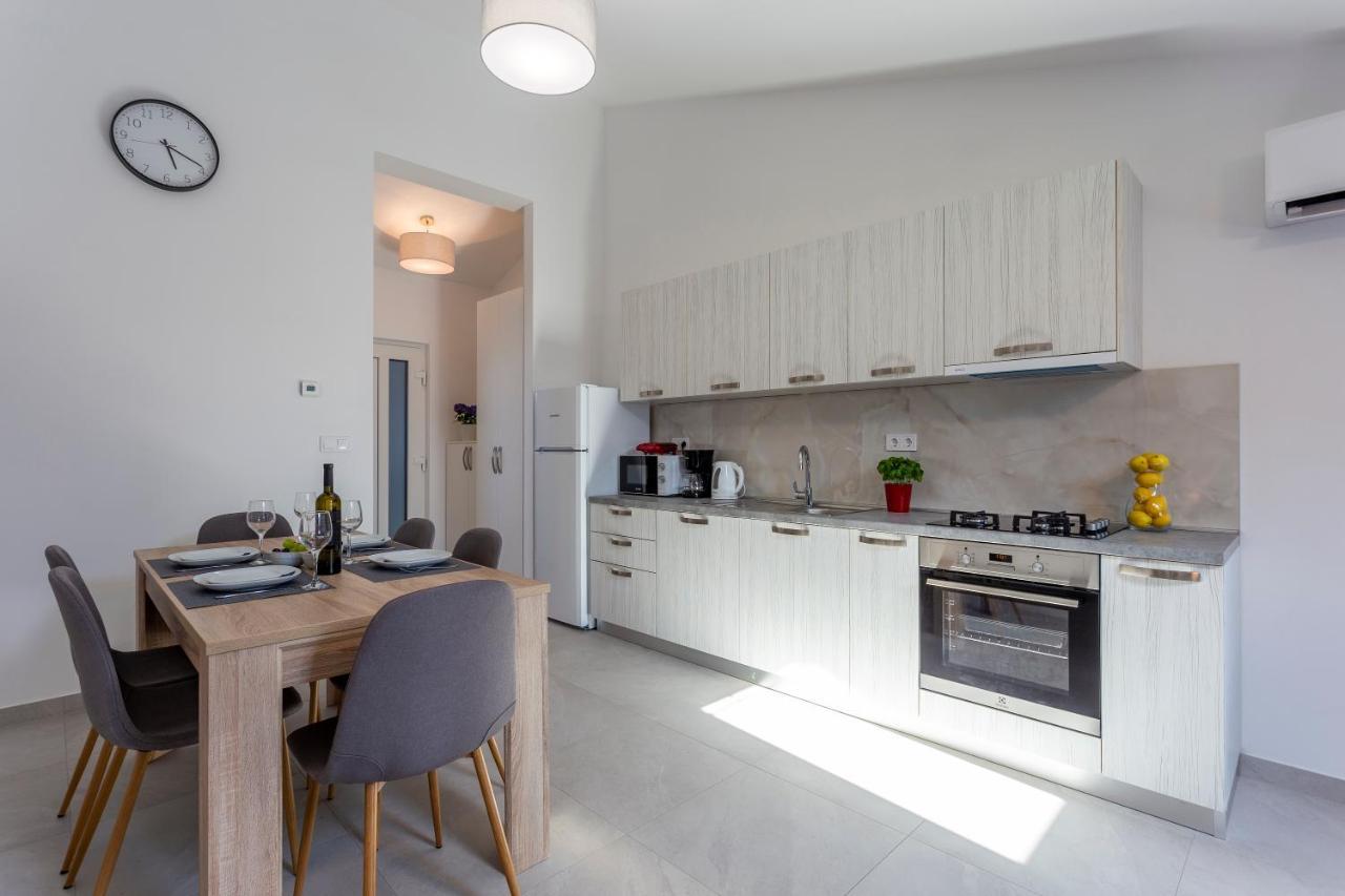 City Apartments Silver بولا المظهر الخارجي الصورة